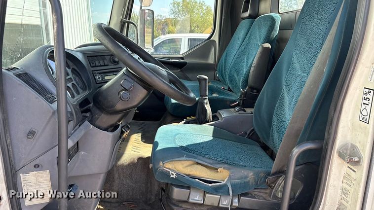 image for item EA7598 2007 Peterbuilt 200 truck cab and chassis