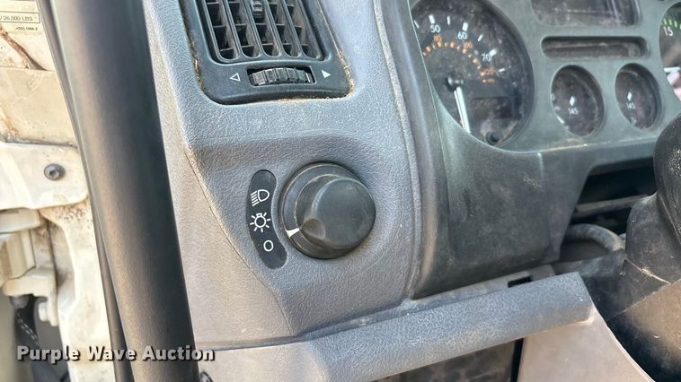 image for item EA7598 2007 Peterbuilt 200 truck cab and chassis