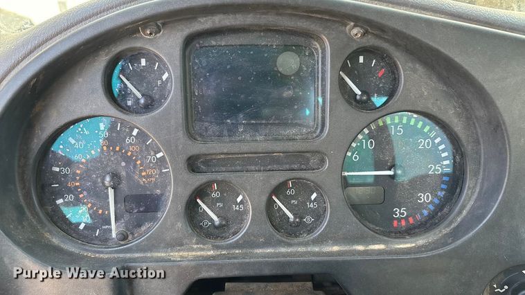 image for item EA7598 2007 Peterbuilt 200 truck cab and chassis