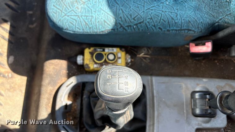 image for item EA7598 2007 Peterbuilt 200 truck cab and chassis