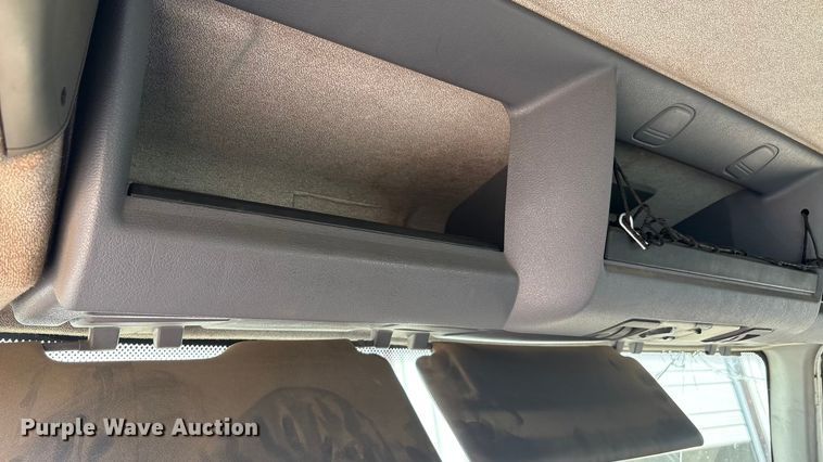 image for item EA7598 2007 Peterbuilt 200 truck cab and chassis