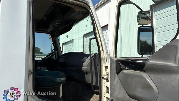 image for item EA7598 2007 Peterbuilt 200 truck cab and chassis