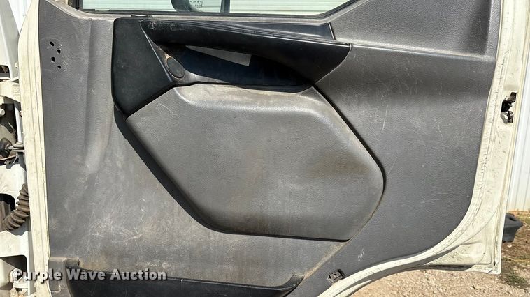 image for item EA7598 2007 Peterbuilt 200 truck cab and chassis