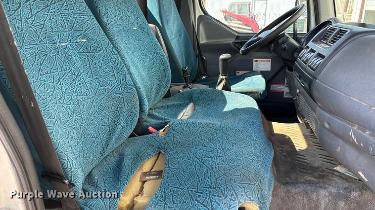 image for item EA7598 2007 Peterbuilt 200 truck cab and chassis