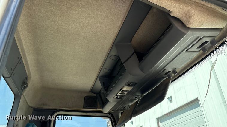 image for item EA7598 2007 Peterbuilt 200 truck cab and chassis