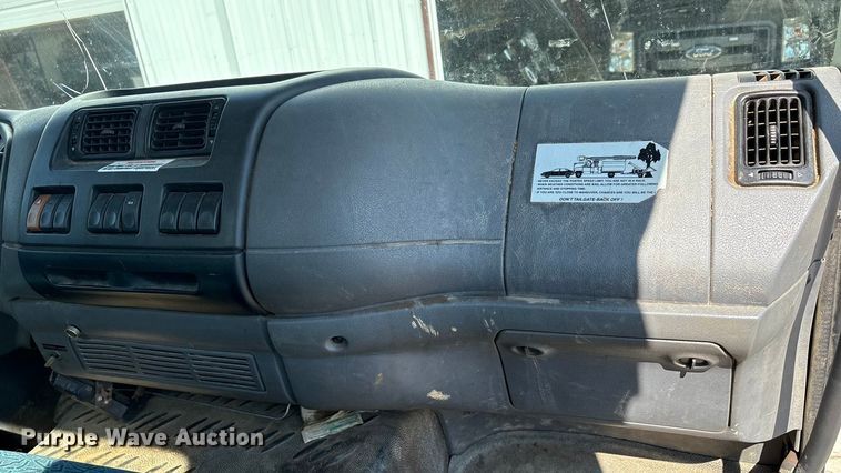 image for item EA7598 2007 Peterbuilt 200 truck cab and chassis