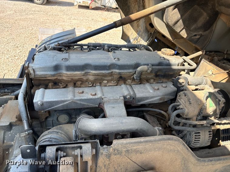 image for item EA7598 2007 Peterbuilt 200 truck cab and chassis