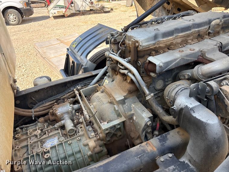 image for item EA7598 2007 Peterbuilt 200 truck cab and chassis