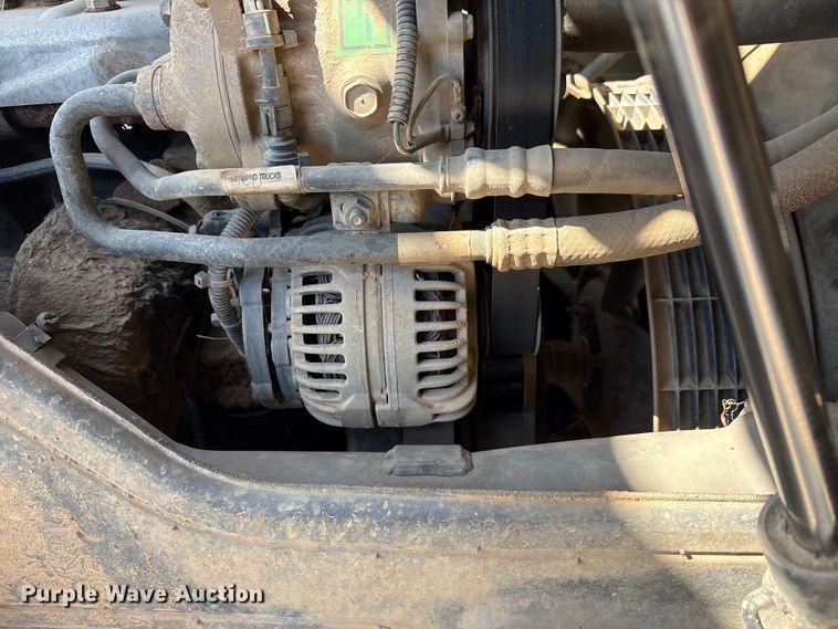 image for item EA7598 2007 Peterbuilt 200 truck cab and chassis