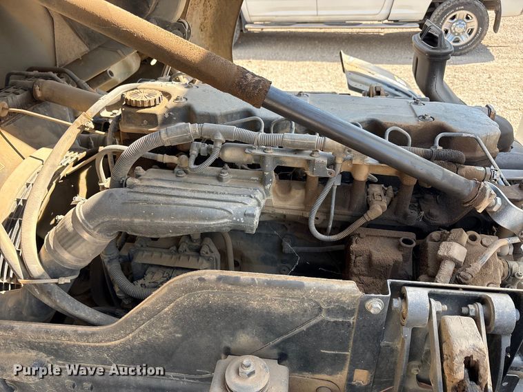 image for item EA7598 2007 Peterbuilt 200 truck cab and chassis