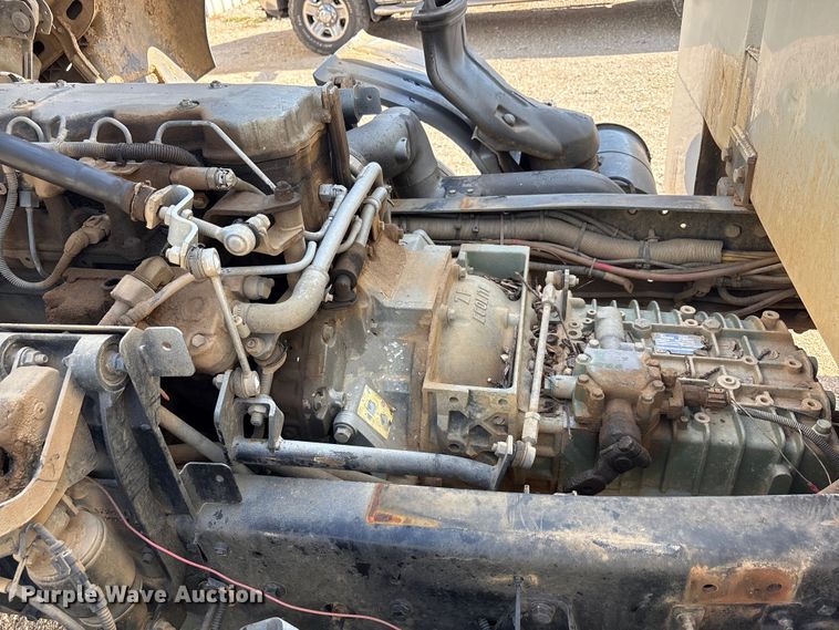 image for item EA7598 2007 Peterbuilt 200 truck cab and chassis