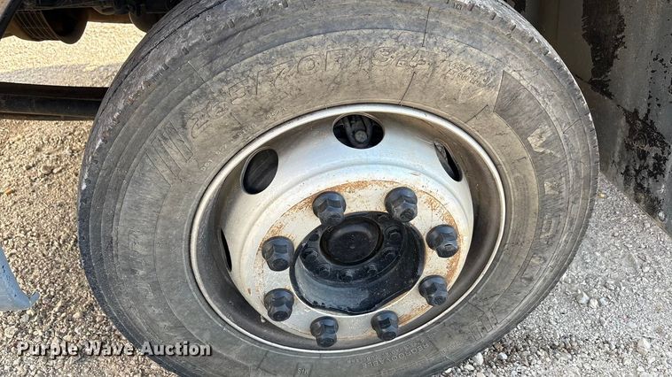 image for item EA7598 2007 Peterbuilt 200 truck cab and chassis