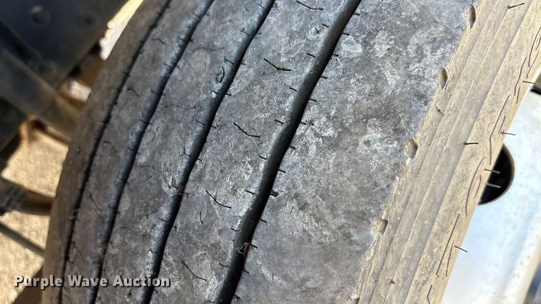 image for item EA7598 2007 Peterbuilt 200 truck cab and chassis