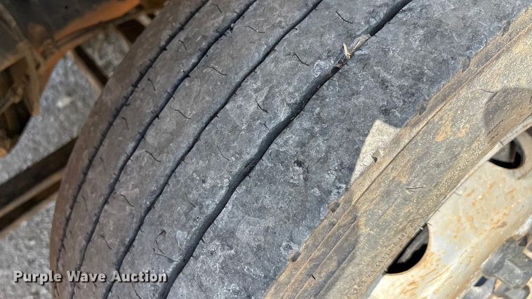 image for item EA7598 2007 Peterbuilt 200 truck cab and chassis