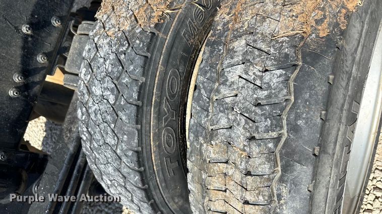 image for item EA7598 2007 Peterbuilt 200 truck cab and chassis