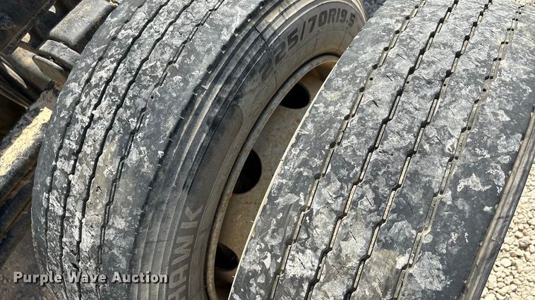 image for item EA7598 2007 Peterbuilt 200 truck cab and chassis