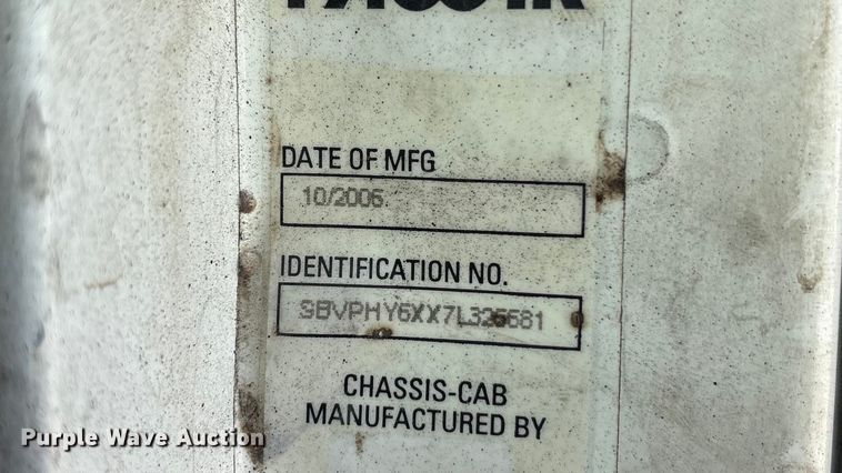 image for item EA7598 2007 Peterbuilt 200 truck cab and chassis