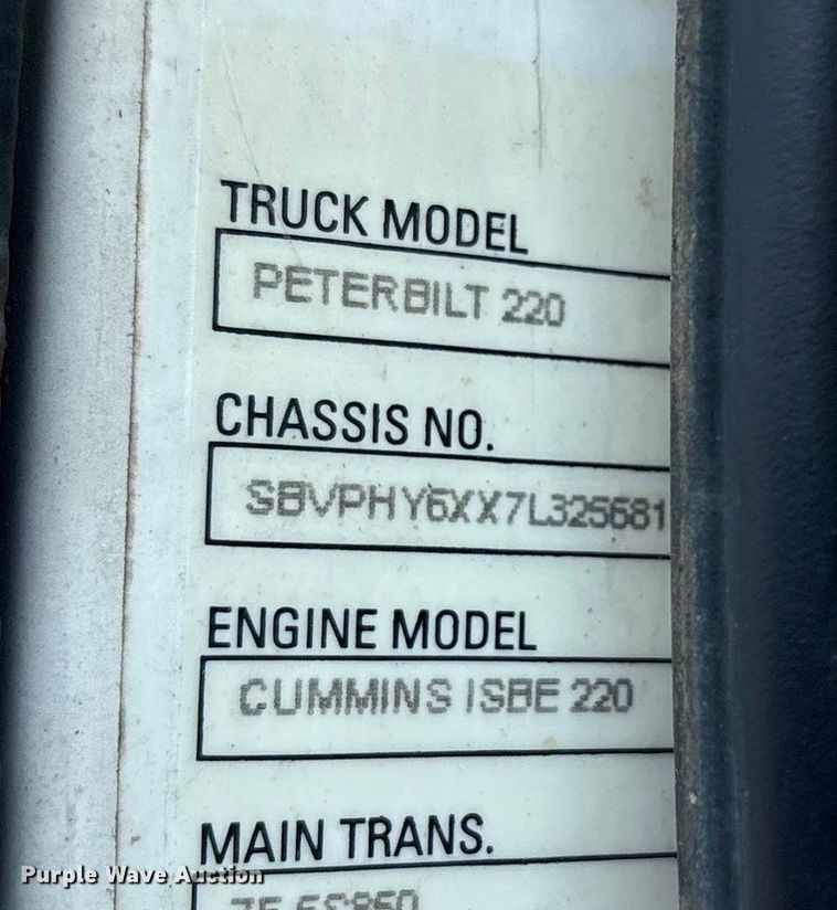 image for item EA7598 2007 Peterbuilt 200 truck cab and chassis