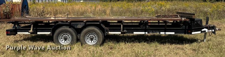 image for item EA7606 2009 Diamond C flatbed trailer