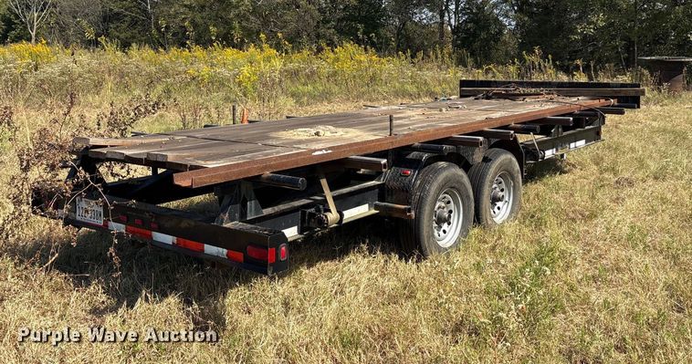 image for item EA7606 2009 Diamond C flatbed trailer