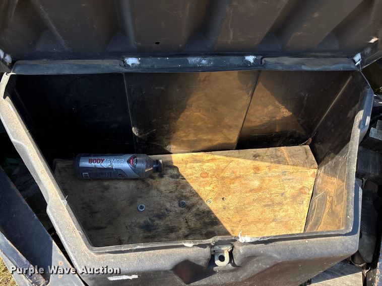 image for item EA7606 2009 Diamond C flatbed trailer