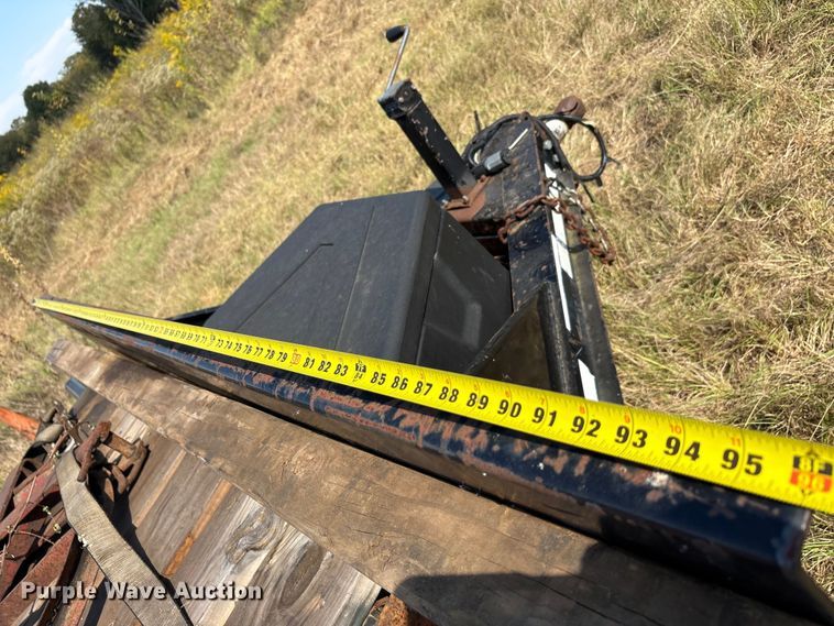 image for item EA7606 2009 Diamond C flatbed trailer