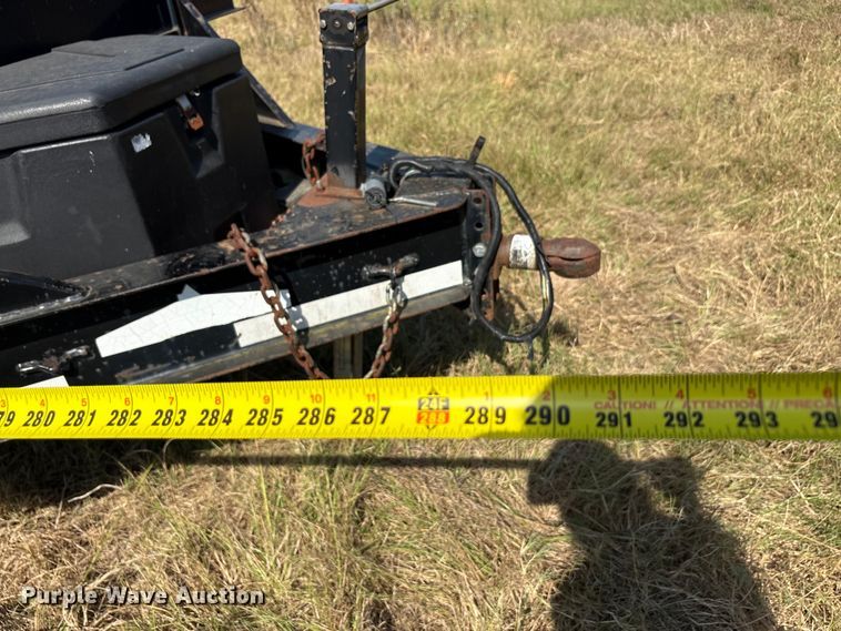 image for item EA7606 2009 Diamond C flatbed trailer