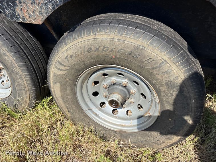 image for item EA7606 2009 Diamond C flatbed trailer