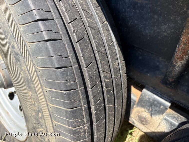 image for item EA7606 2009 Diamond C flatbed trailer