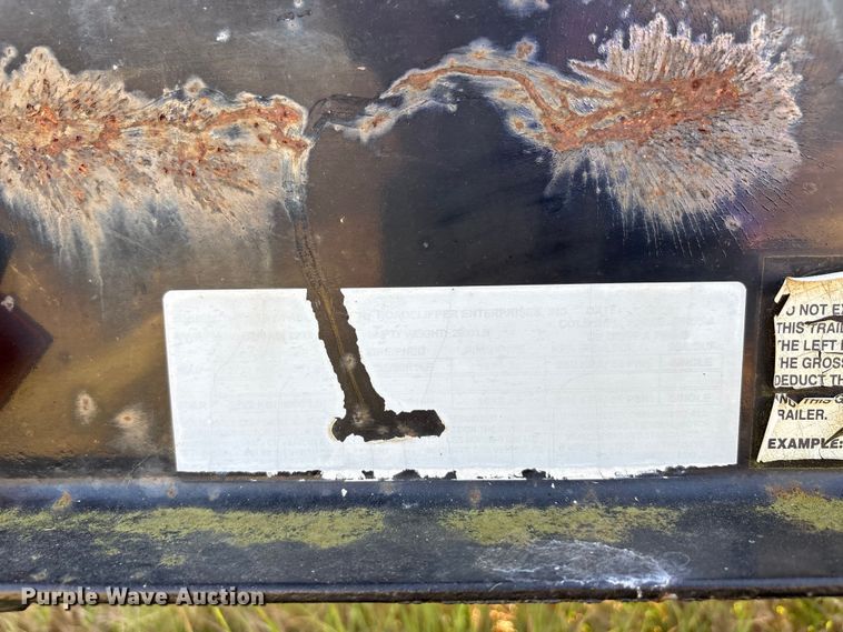 image for item EA7606 2009 Diamond C flatbed trailer