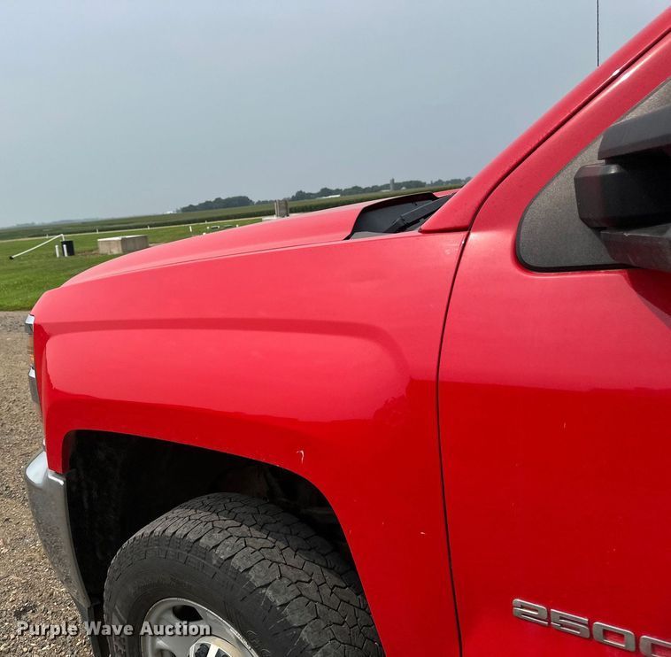 image for item EB2869 2019 Chevrolet Silverado 2500HD Double Cab pickup truck