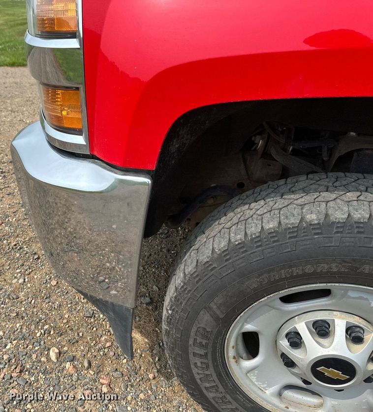 image for item EB2869 2019 Chevrolet Silverado 2500HD Double Cab pickup truck