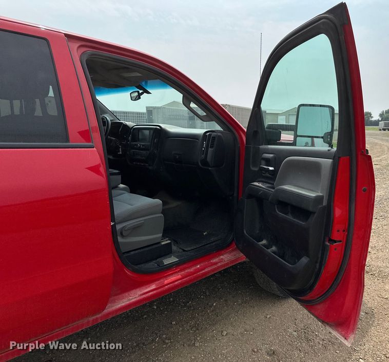 image for item EB2869 2019 Chevrolet Silverado 2500HD Double Cab pickup truck