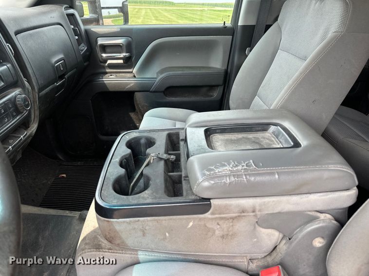 image for item EB2869 2019 Chevrolet Silverado 2500HD Double Cab pickup truck