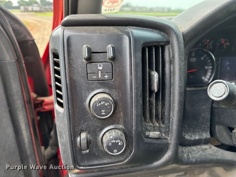 image for item EB2869 2019 Chevrolet Silverado 2500HD Double Cab pickup truck