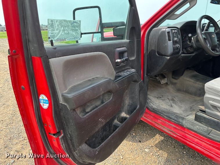 image for item EB2869 2019 Chevrolet Silverado 2500HD Double Cab pickup truck