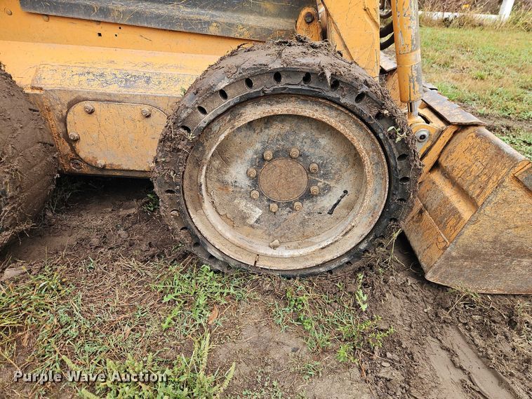 image for item EB8369 2002 Case 75XT skid steer loader