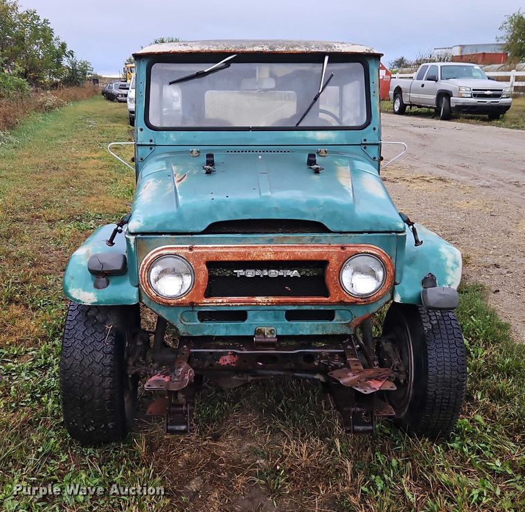 image for item EB8372 1974 Toyota  FJ 40 Land Cruiser SUV