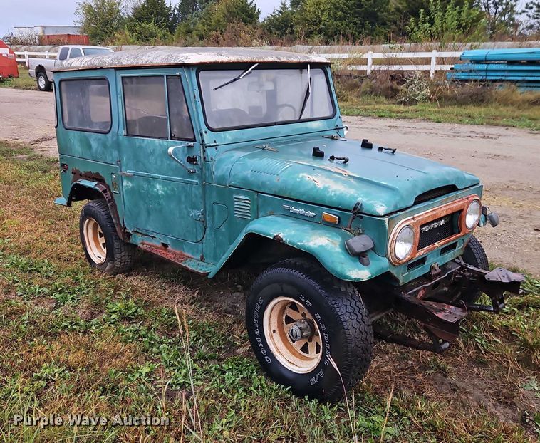 image for item EB8372 1974 Toyota  FJ 40 Land Cruiser SUV