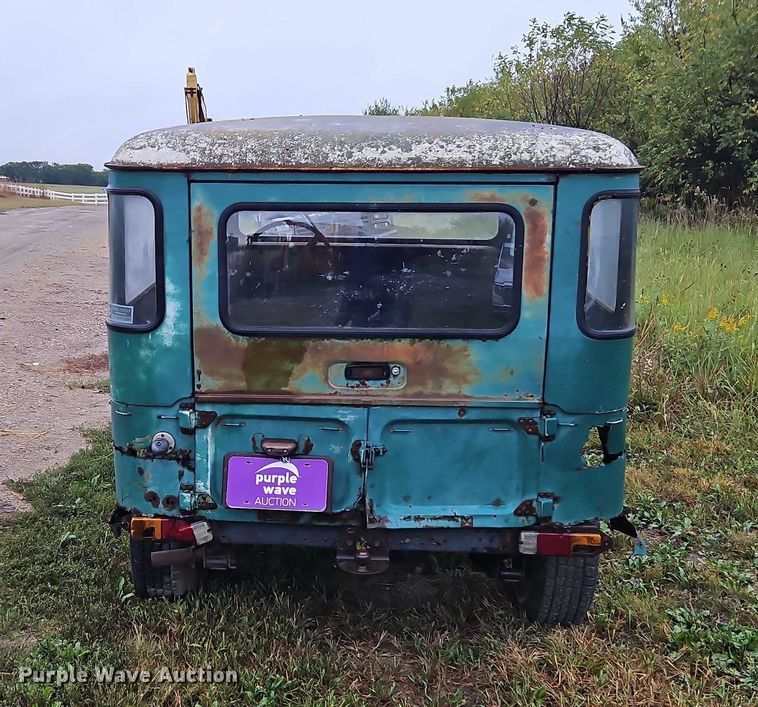 image for item EB8372 1974 Toyota  FJ 40 Land Cruiser SUV