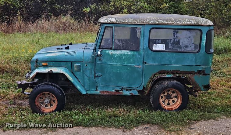 image for item EB8372 1974 Toyota  FJ 40 Land Cruiser SUV