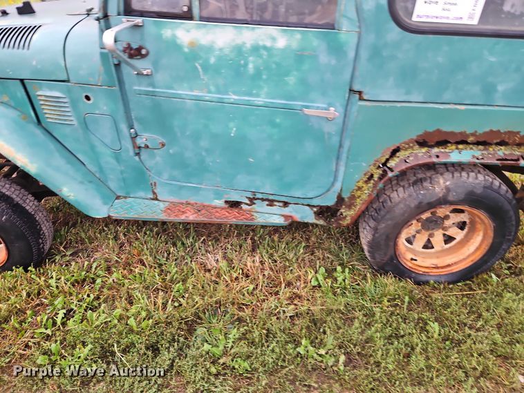 image for item EB8372 1974 Toyota  FJ 40 Land Cruiser SUV