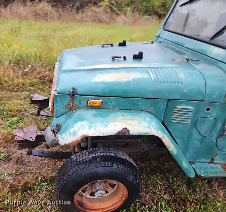 image for item EB8372 1974 Toyota  FJ 40 Land Cruiser SUV
