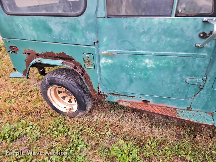 image for item EB8372 1974 Toyota  FJ 40 Land Cruiser SUV