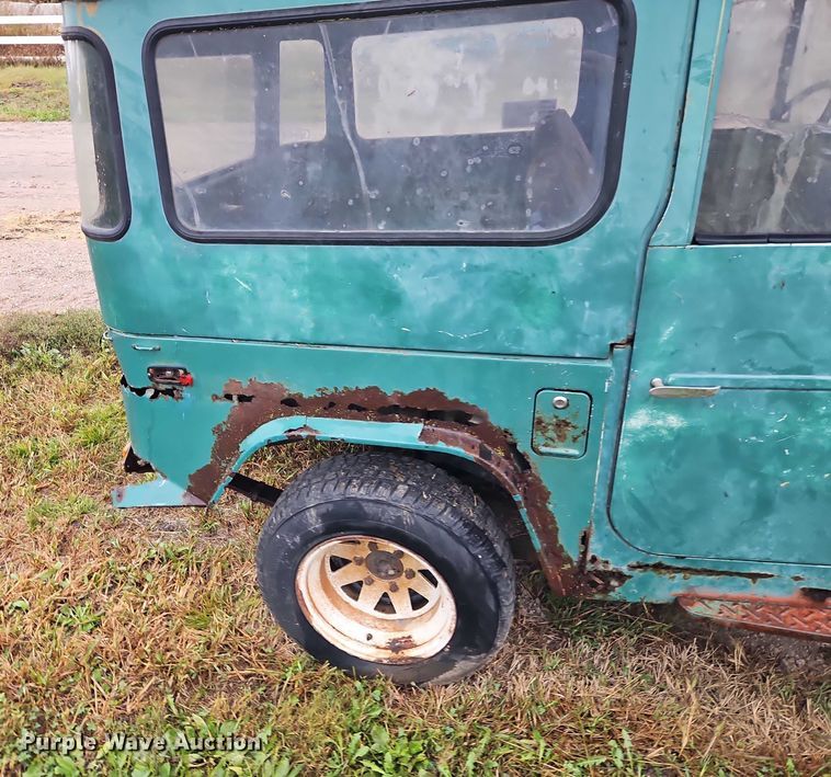 image for item EB8372 1974 Toyota  FJ 40 Land Cruiser SUV