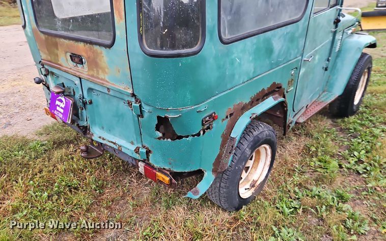 image for item EB8372 1974 Toyota  FJ 40 Land Cruiser SUV