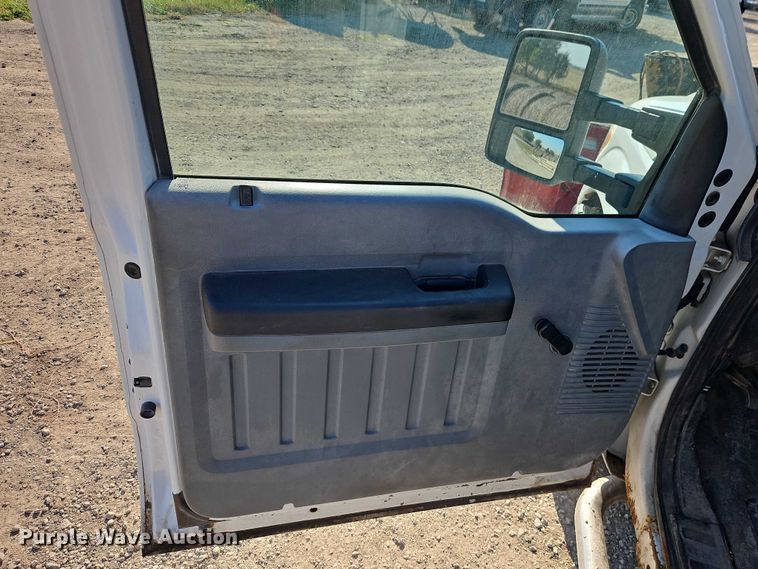 image for item EB8392 2014 Ford F250 Super Duty Ext. Cab pickup truck