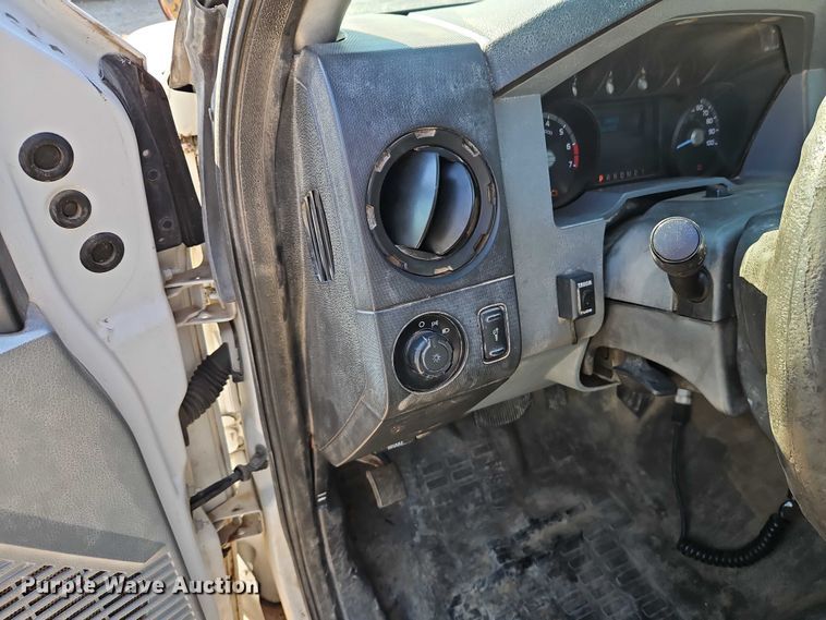 image for item EB8392 2014 Ford F250 Super Duty Ext. Cab pickup truck