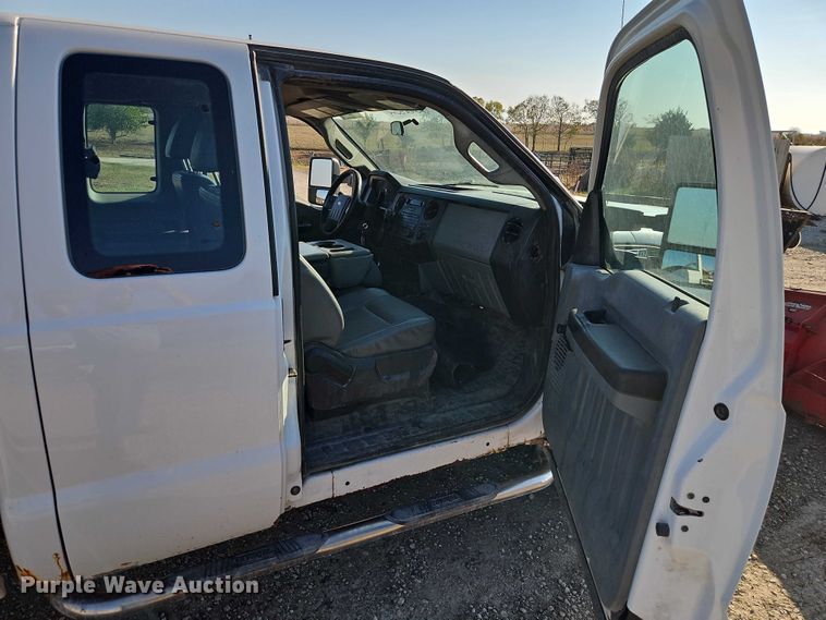 image for item EB8392 2014 Ford F250 Super Duty Ext. Cab pickup truck
