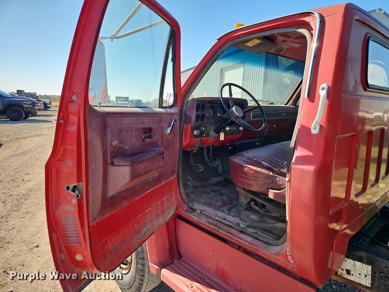 image for item EB8394 1986 GMC C6 dump flatbed truck